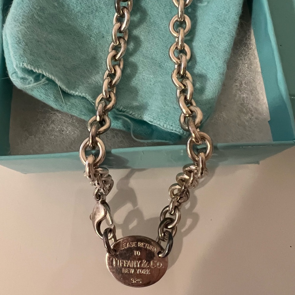 Tiffany & Co. Return to Tiffany oval tag silver necklace